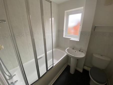 3 bedroom Semi-detached house for sale in Sunningdale, Grantham, NG31