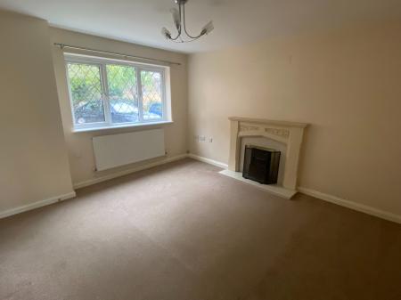 3 bedroom Semi-detached house for sale in Sunningdale, Grantham, NG31