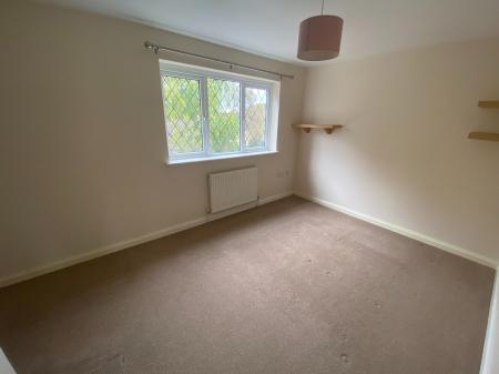 3 bedroom Semi-detached house for sale in Sunningdale, Grantham, NG31