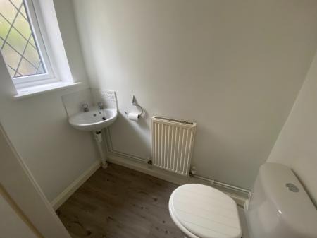 3 bedroom Semi-detached house for sale in Sunningdale, Grantham, NG31