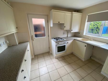 3 bedroom Semi-detached house for sale in Sunningdale, Grantham, NG31