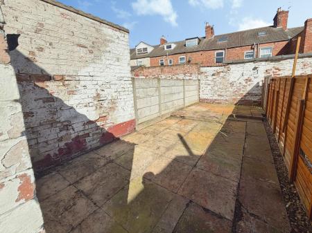 2 bedroom Terraced House for sale in New Street, Grantham, Grantham, NG31