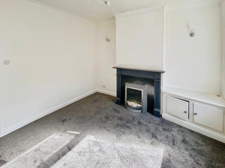 2 bedroom Terraced House for sale in Oxford Street, Grantham, NG31