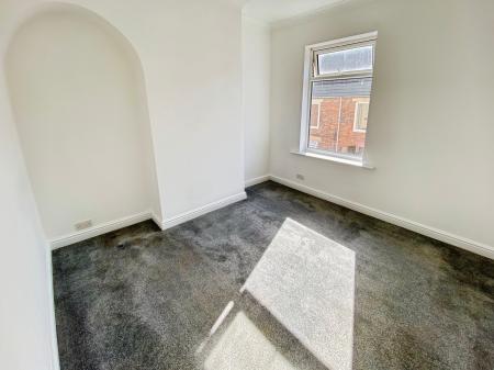 2 bedroom Terraced House for sale in Oxford Street, Grantham, NG31