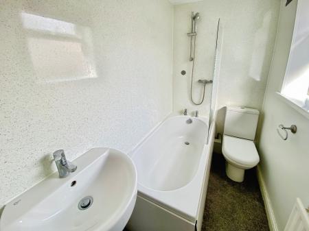 2 bedroom Terraced House for sale in Oxford Street, Grantham, NG31