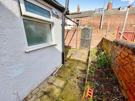 2 bedroom Terraced House for sale in Oxford Street, Grantham, NG31