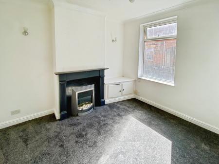 2 bedroom Terraced House for sale in Oxford Street, Grantham, NG31
