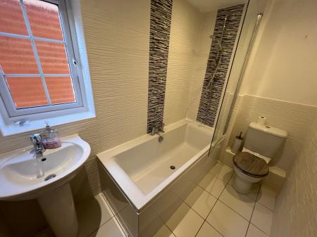 4 bedroom Detached house to let in Bradley Drive, Grantham, NG31