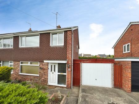 3 bedroom Semi-detached house for sale in Wroxall Drive, Grantham, Grantham, NG31