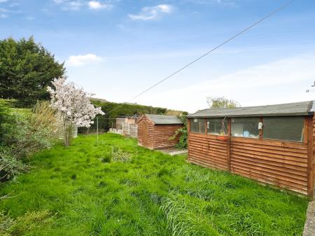 3 bedroom Semi-detached house for sale in Wroxall Drive, Grantham, Grantham, NG31