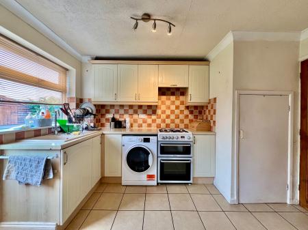 3 bedroom Semi-detached house for sale in Wroxall Drive, Grantham, Grantham, NG31