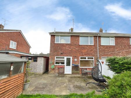 3 bedroom Semi-detached house for sale in Wroxall Drive, Grantham, Grantham, NG31