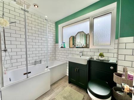 3 bedroom Semi-detached house for sale in Wroxall Drive, Grantham, Grantham, NG31