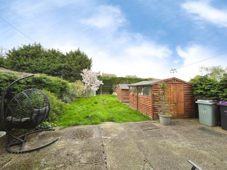 3 bedroom Semi-detached house for sale in Wroxall Drive, Grantham, Grantham, NG31