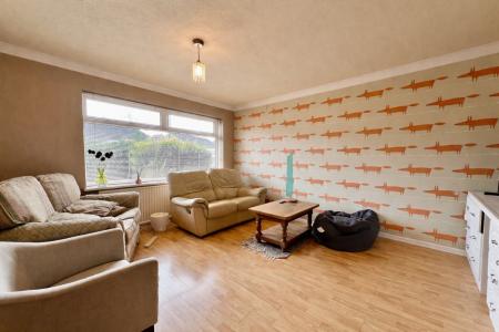 3 bedroom Semi-detached house for sale in Wroxall Drive, Grantham, Grantham, NG31