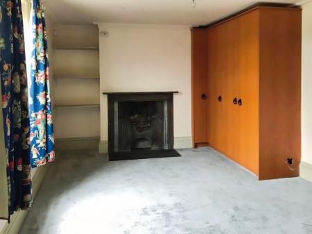 4 bedroom Town house for sale in 4 Barrowby Road, Grantham, NG31