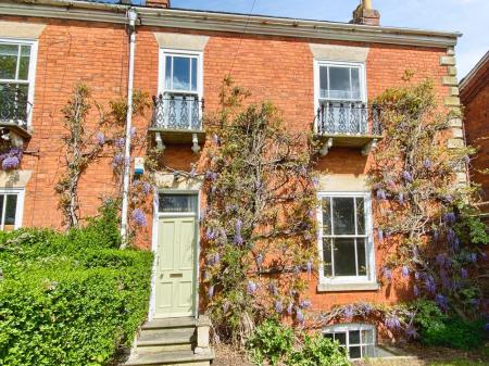 4 bedroom Town house for sale in 4 Barrowby Road, Grantham, NG31