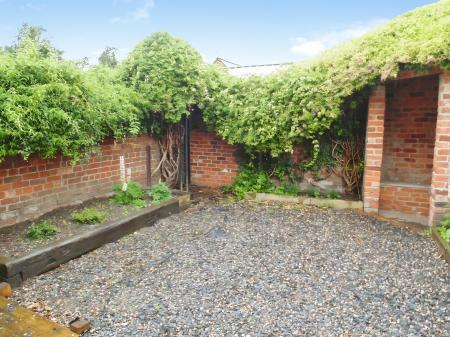 4 bedroom Town house for sale in 4 Barrowby Road, Grantham, NG31