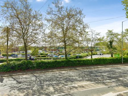 4 bedroom Town house for sale in 4 Barrowby Road, Grantham, NG31