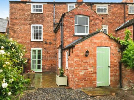 4 bedroom Town house for sale in 4 Barrowby Road, Grantham, NG31