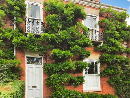 4 bedroom Town house for sale in 4 Barrowby Road, Grantham, NG31