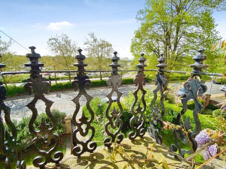 4 bedroom Town house for sale in 4 Barrowby Road, Grantham, NG31