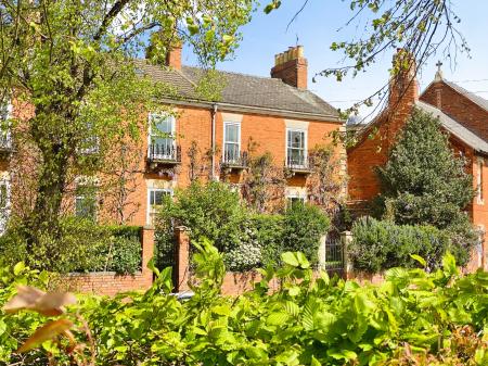 4 bedroom Town house for sale in 4 Barrowby Road, Grantham, NG31