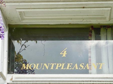 4 bedroom Town house for sale in 4 Barrowby Road, Grantham, NG31