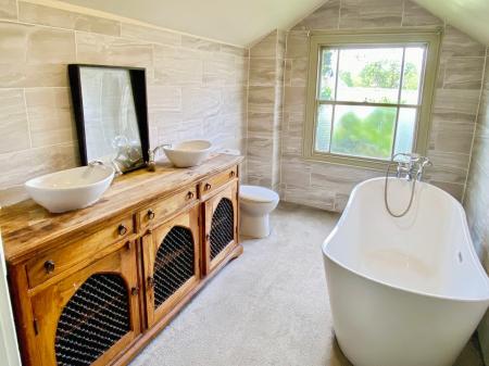 4 bedroom Town house for sale in 4 Barrowby Road, Grantham, NG31