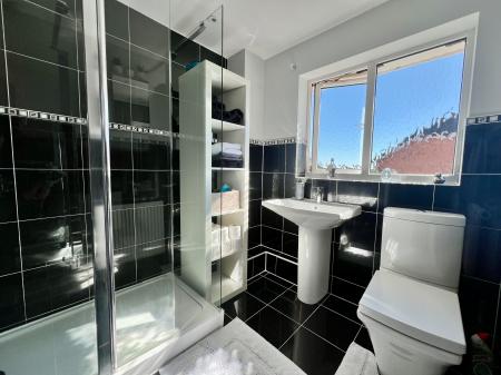 4 bedroom Detached house for sale in Cotswold Drive, Gonerby Hill Foot, Grantham, NG31