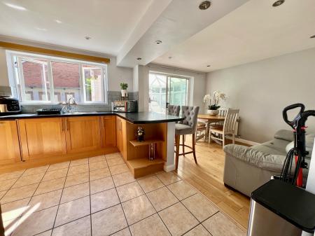 4 bedroom Detached house for sale in Cotswold Drive, Gonerby Hill Foot, Grantham, NG31