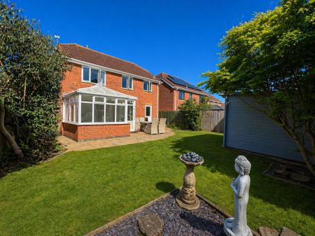 4 bedroom Detached house for sale in Cotswold Drive, Gonerby Hill Foot, Grantham, NG31