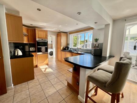 4 bedroom Detached house for sale in Cotswold Drive, Gonerby Hill Foot, Grantham, NG31