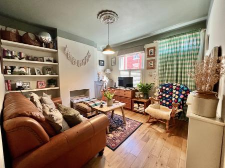 2 bedroom Terraced House for sale in Sidney Street, Grantham, NG31
