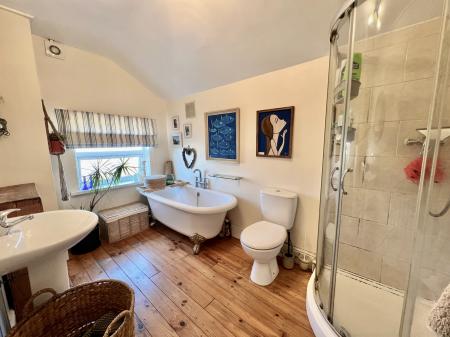 2 bedroom Terraced House for sale in Sidney Street, Grantham, NG31