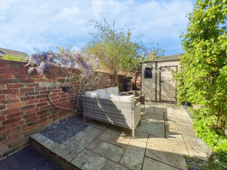 2 bedroom Terraced House for sale in Sidney Street, Grantham, NG31