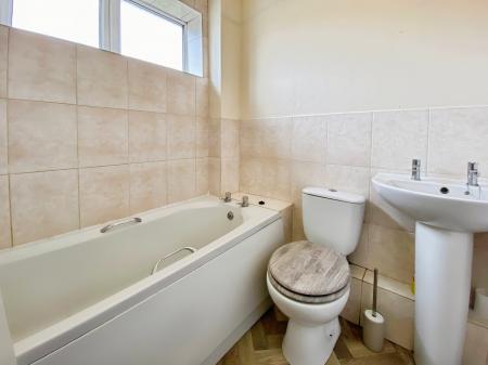 3 bedroom Semi-detached house for sale in Kenilworth Road, Grantham, NG31