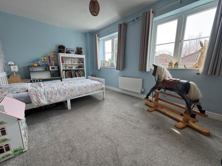4 bedroom Terraced House for sale in SOLD BY NEWTON FALLOWELL - Thorneydene Gardens