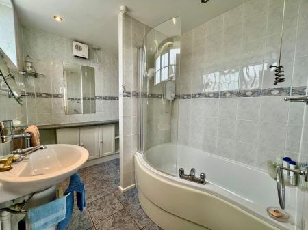 4 bedroom Detached house for sale in SOLD BY NEWTON FALLOWELL - Barrowby Road