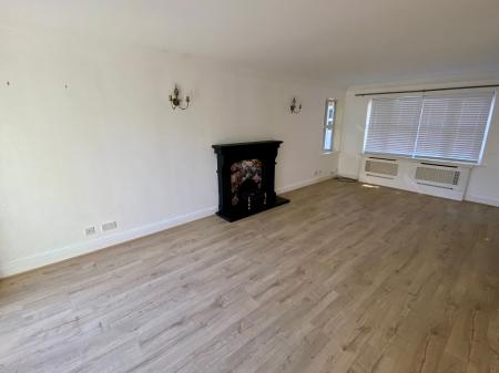 6 bedroom Detached house for sale in Manthorpe Road, Grantham, NG31