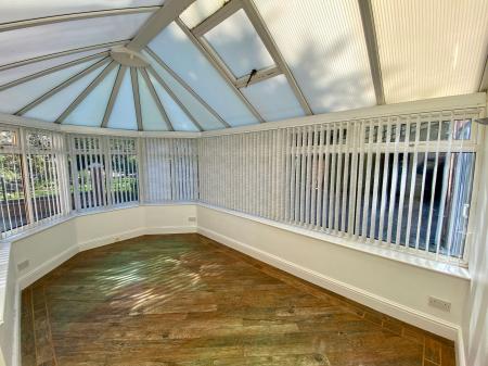 6 bedroom Detached house for sale in Manthorpe Road, Grantham, NG31