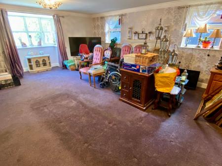 6 bedroom Detached house for sale in Manthorpe Road, Grantham, NG31