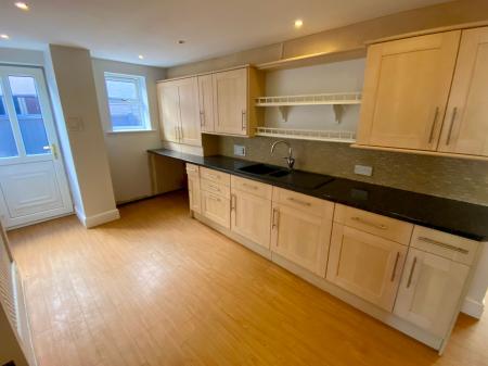 6 bedroom Detached house for sale in Manthorpe Road, Grantham, NG31