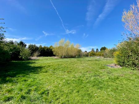 6 bedroom Detached house for sale in Manthorpe Road, Grantham, NG31