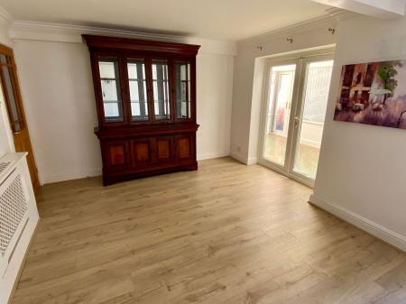 6 bedroom Detached house for sale in Manthorpe Road, Grantham, NG31
