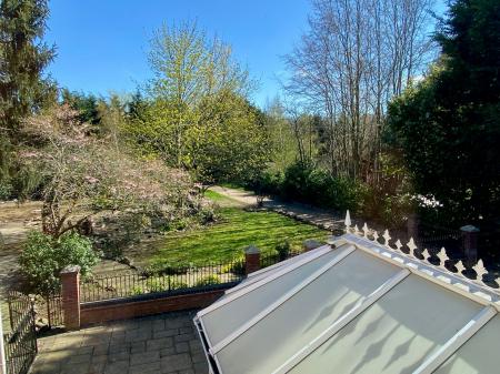 6 bedroom Detached house for sale in Manthorpe Road, Grantham, NG31