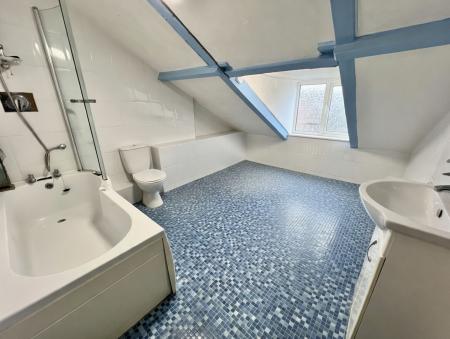 2 bedroom Terraced House for sale in High Road, Londonthorpe, NG31