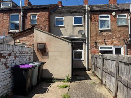 2 bedroom Terraced House for sale in College Street, Grantham, NG31