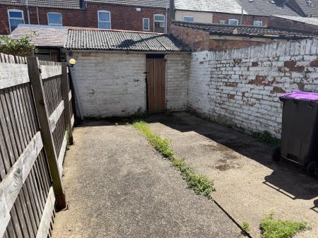 2 bedroom Terraced House for sale in College Street, Grantham, NG31