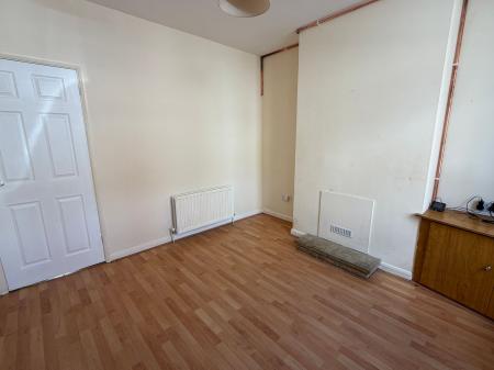 2 bedroom Terraced House for sale in College Street, Grantham, NG31